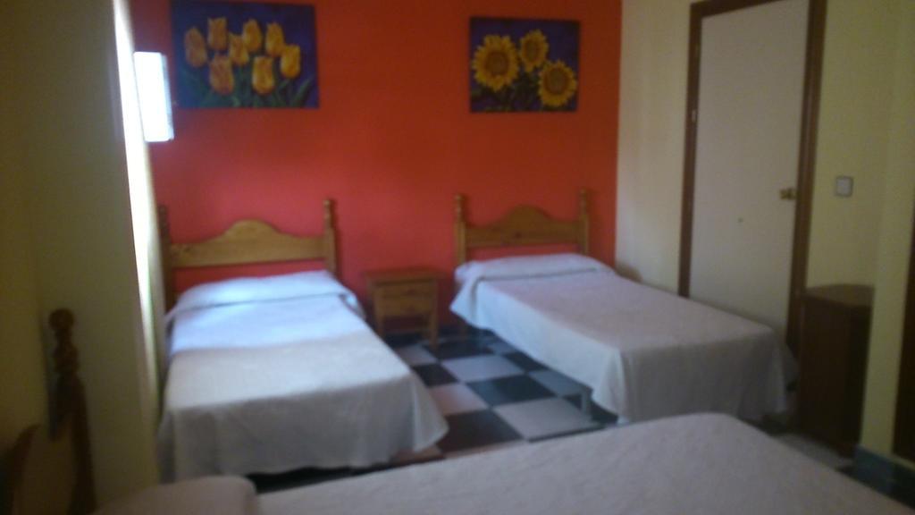 Hostal El Camionero Burguillos Del Cerro Room photo