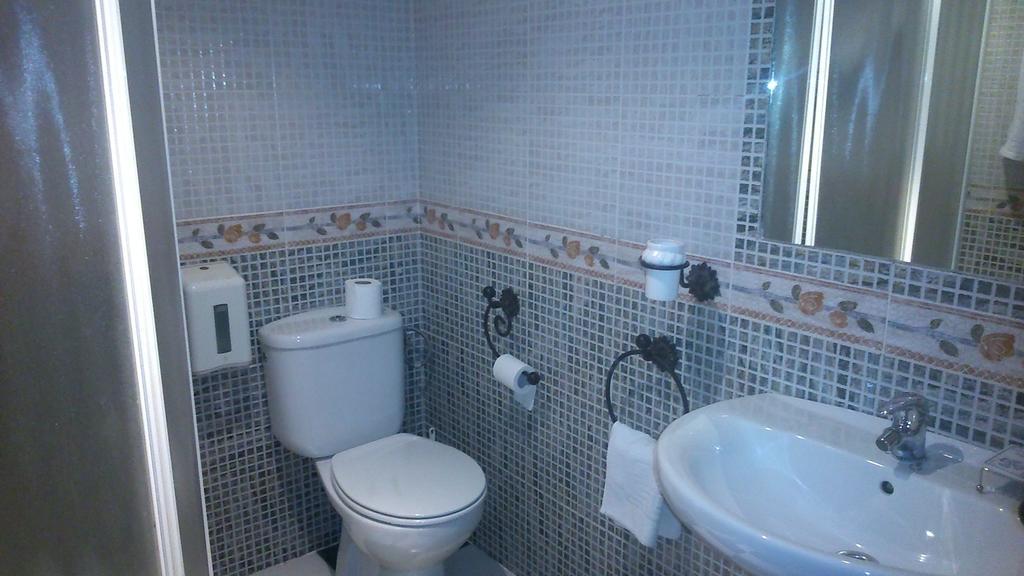 Hostal El Camionero Burguillos Del Cerro Room photo