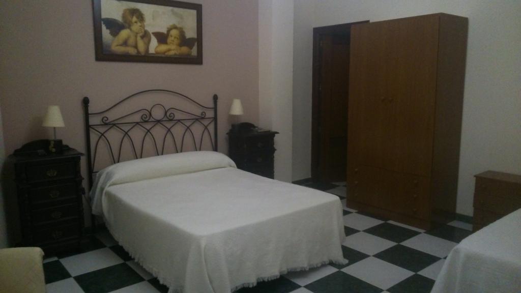 Hostal El Camionero Burguillos Del Cerro Room photo